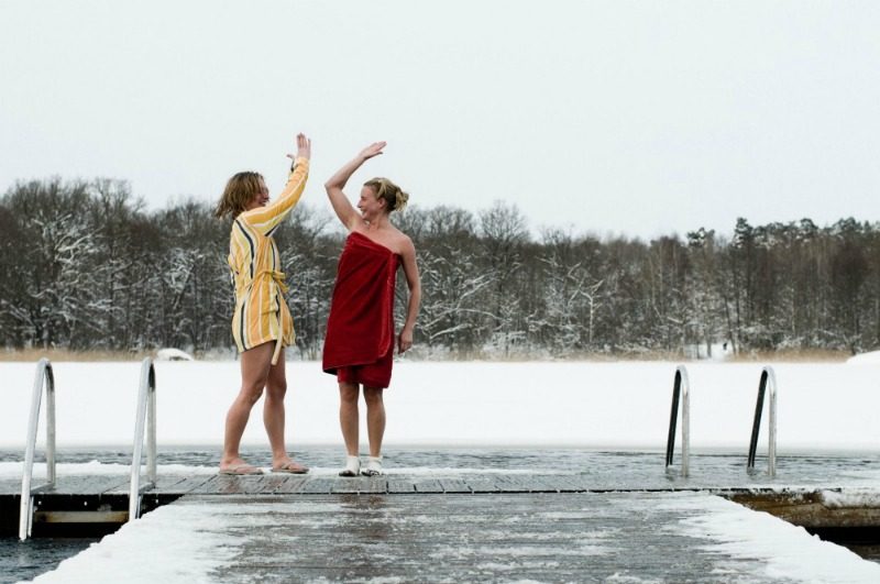 2 women on icelake in sweden lotl 2 women on icelake in sweden lotl